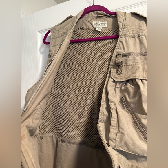 Men’s banana republic fishing vest - Picture 3 of 4